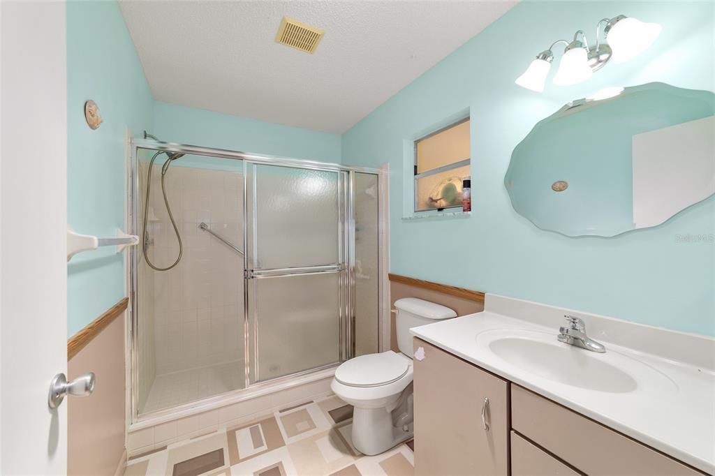 For Sale: $120,000 (2 beds, 2 baths, 1221 Square Feet)