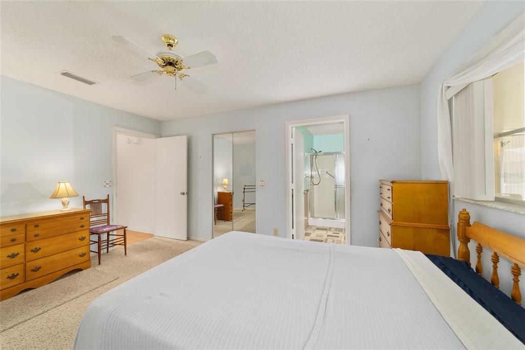 For Sale: $120,000 (2 beds, 2 baths, 1221 Square Feet)