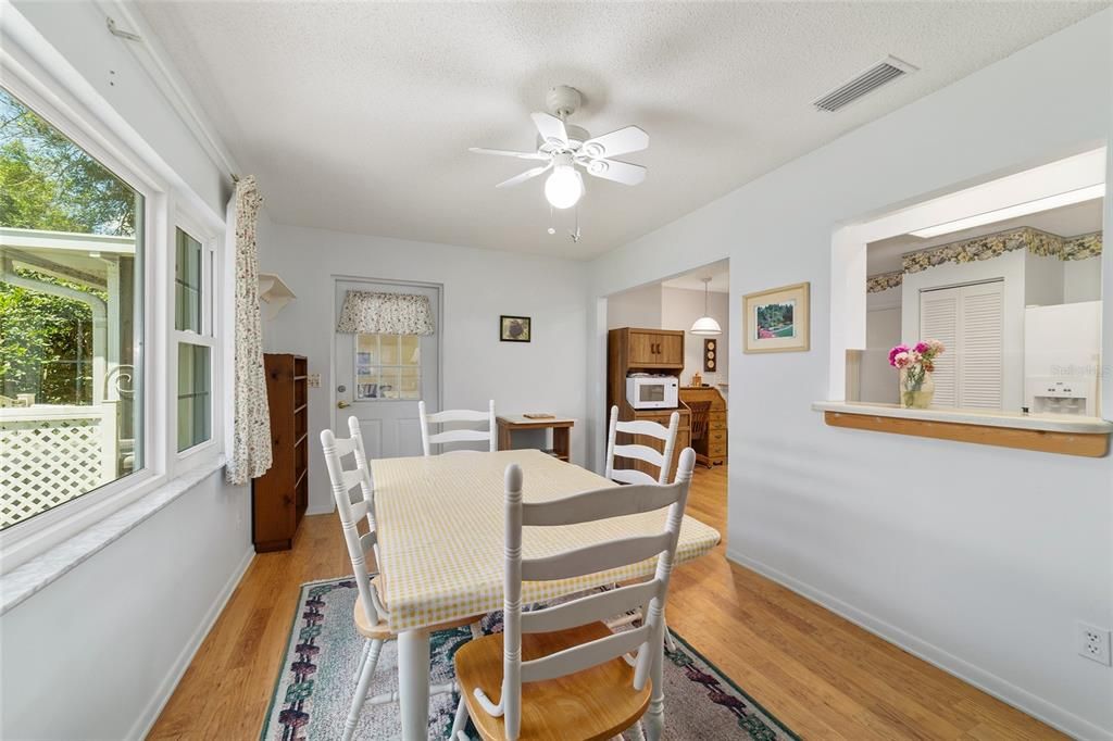 For Sale: $120,000 (2 beds, 2 baths, 1221 Square Feet)