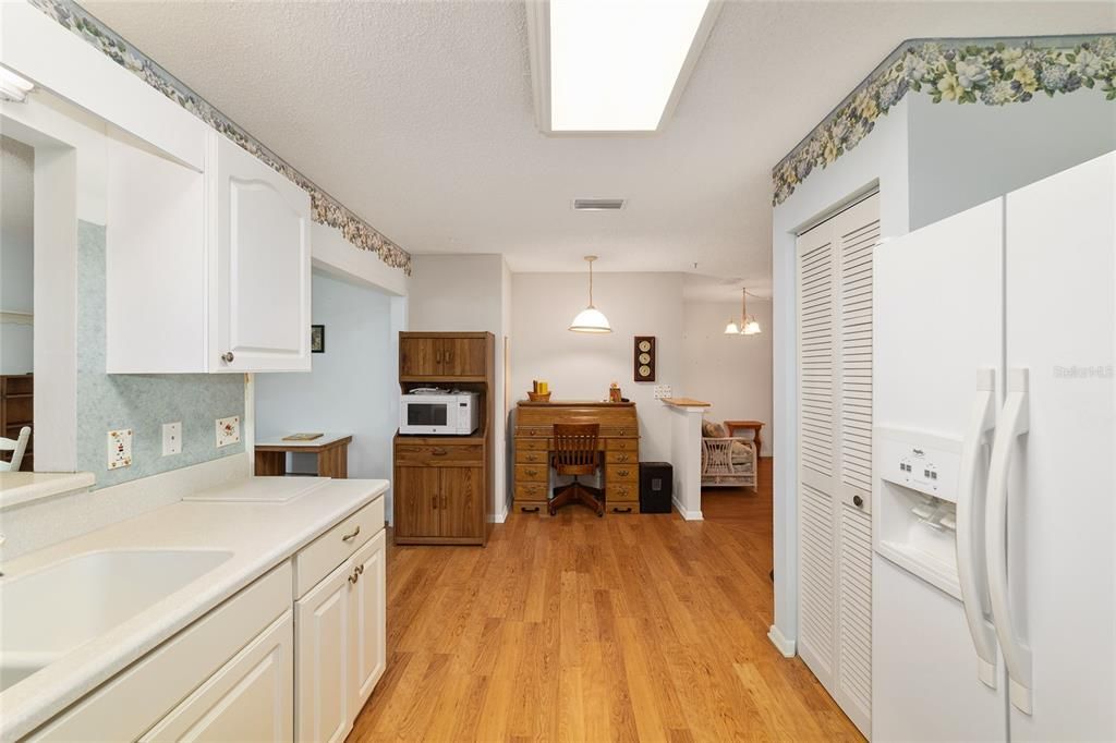 For Sale: $120,000 (2 beds, 2 baths, 1221 Square Feet)