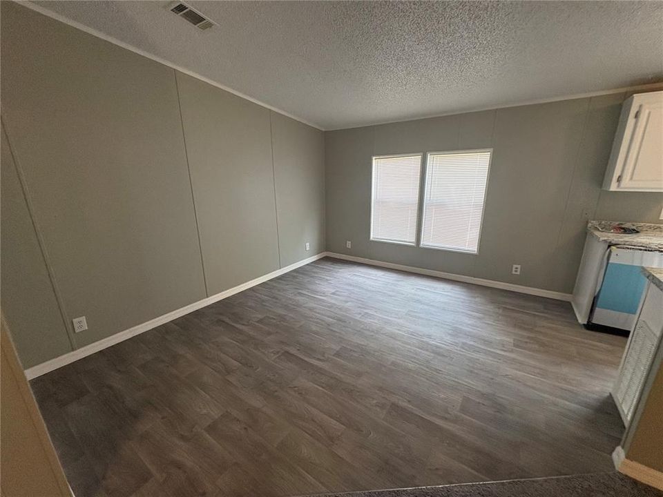 For Sale: $299,900 (3 beds, 2 baths, 1232 Square Feet)