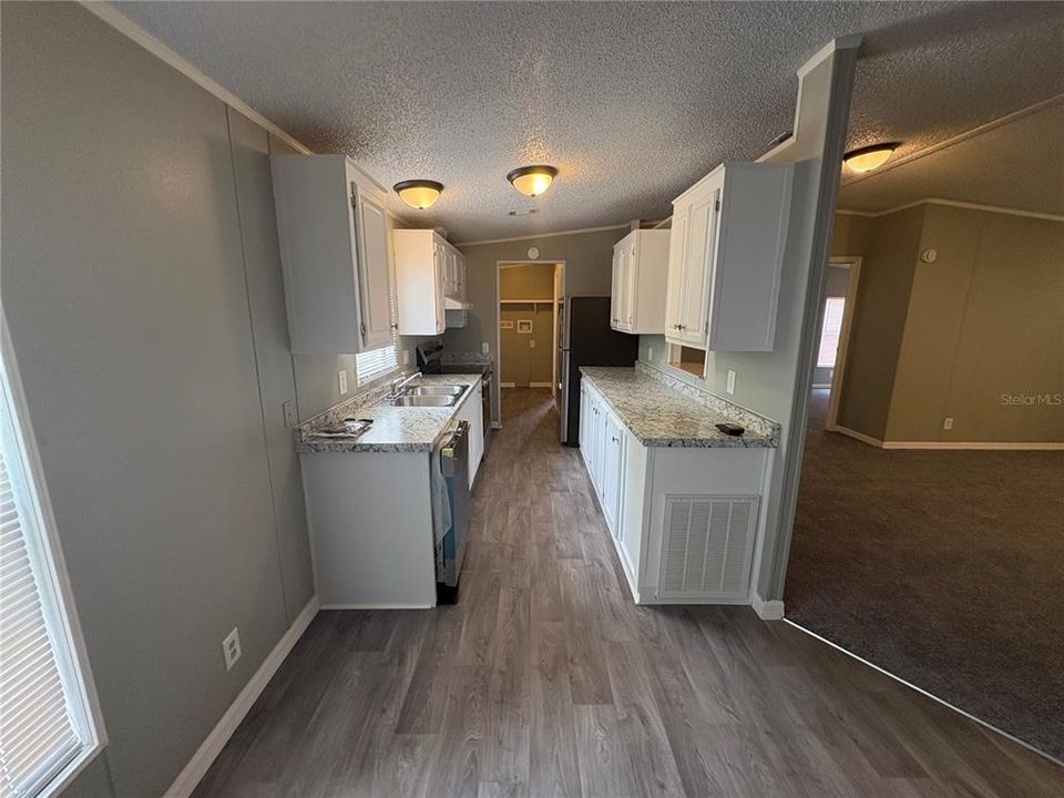 For Sale: $299,900 (3 beds, 2 baths, 1232 Square Feet)