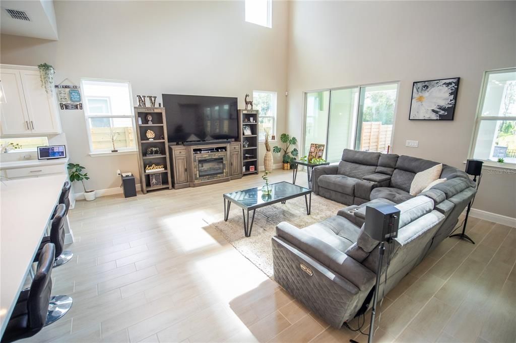 En Venta: $799,500 (4 camas, 4 baños, 3169 Pies cuadrados)