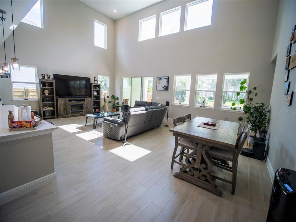 En Venta: $799,500 (4 camas, 4 baños, 3169 Pies cuadrados)