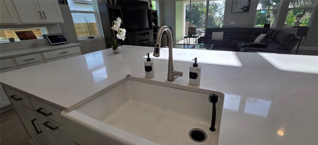 En Venta: $799,500 (4 camas, 4 baños, 3169 Pies cuadrados)