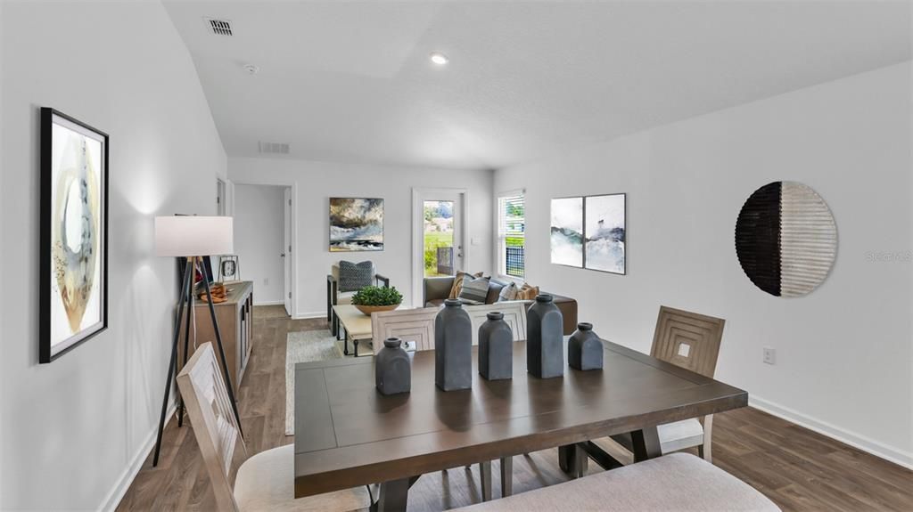 En Venta: $295,350 (4 camas, 2 baños, 1526 Pies cuadrados)