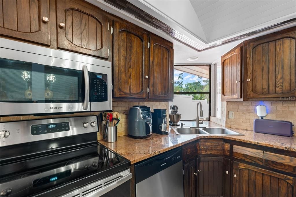 For Sale: $715,000 (4 beds, 3 baths, 2035 Square Feet)