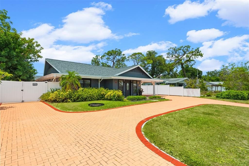 For Sale: $715,000 (4 beds, 3 baths, 2035 Square Feet)