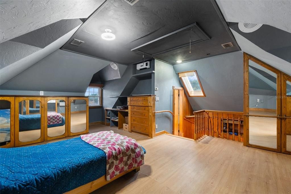 For Sale: $715,000 (4 beds, 3 baths, 2035 Square Feet)