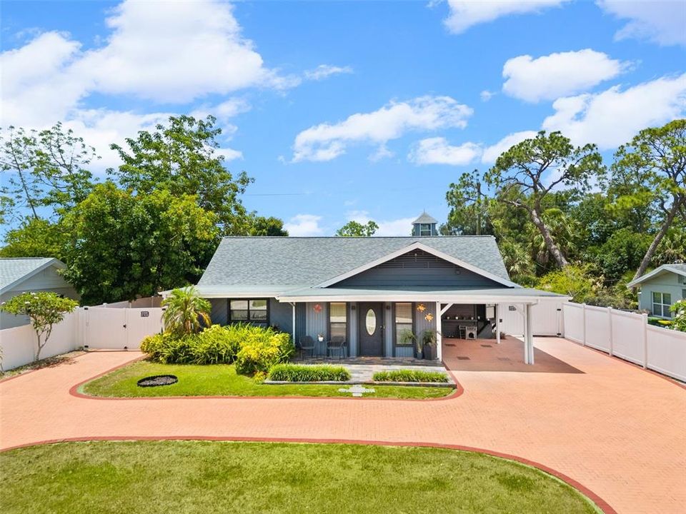 For Sale: $715,000 (4 beds, 3 baths, 2035 Square Feet)