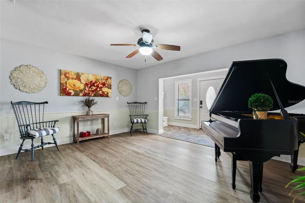 For Sale: $715,000 (4 beds, 3 baths, 2035 Square Feet)