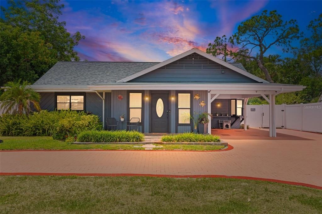 For Sale: $715,000 (4 beds, 3 baths, 2035 Square Feet)