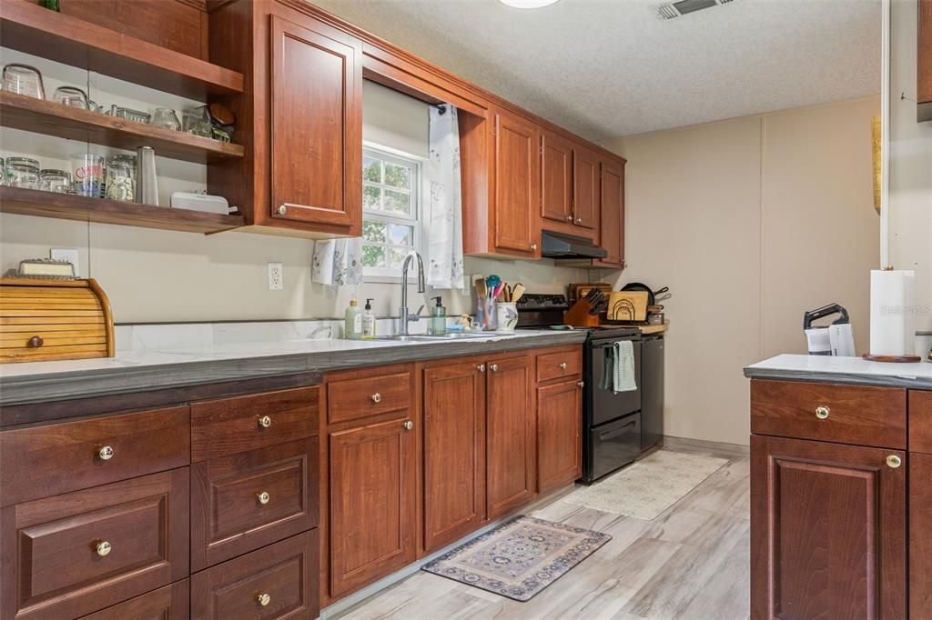 Activo con contrato: $310,000 (2 camas, 2 baños, 1028 Pies cuadrados)
