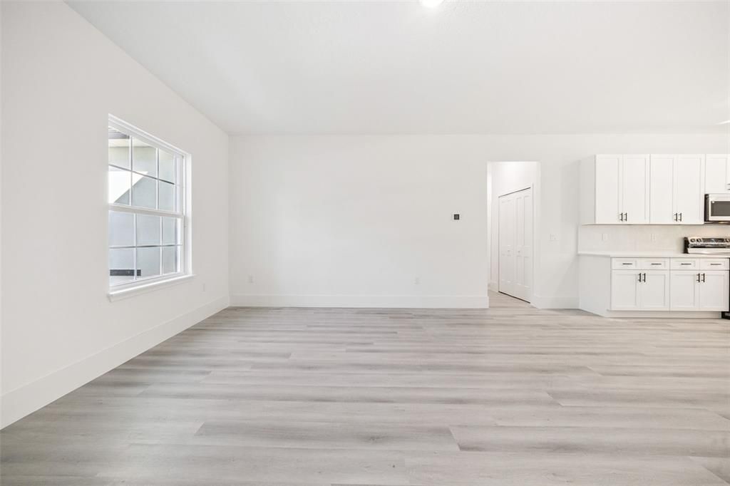 На продажу: $287,900 (4 спален, 2 ванн, 1774 Квадратных фут)