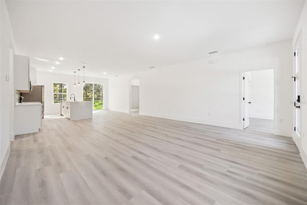 На продажу: $287,900 (4 спален, 2 ванн, 1774 Квадратных фут)