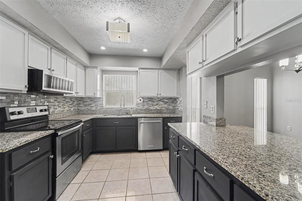 Activo con contrato: $390,000 (3 camas, 2 baños, 1603 Pies cuadrados)
