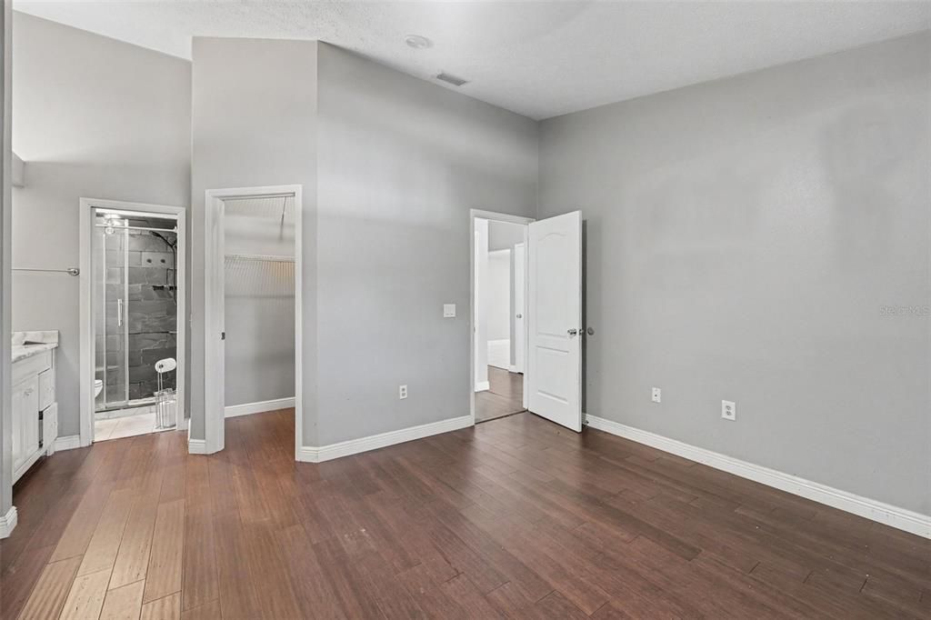 Activo con contrato: $390,000 (3 camas, 2 baños, 1603 Pies cuadrados)