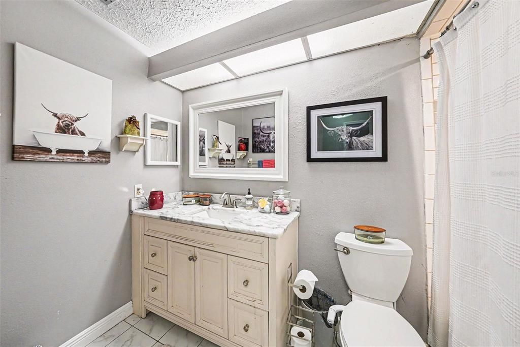 Activo con contrato: $390,000 (3 camas, 2 baños, 1603 Pies cuadrados)