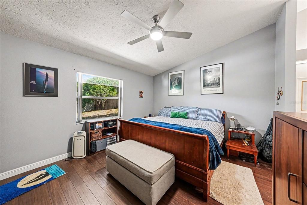 Activo con contrato: $390,000 (3 camas, 2 baños, 1603 Pies cuadrados)