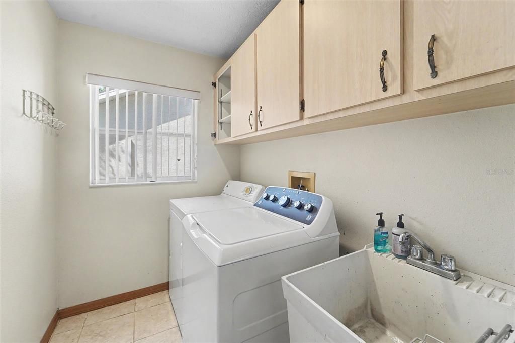 Activo con contrato: $390,000 (3 camas, 2 baños, 1603 Pies cuadrados)