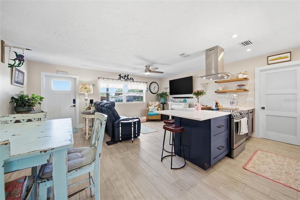 Active With Contract: $400,000 (3 beds, 1 baths, 1012 Square Feet)