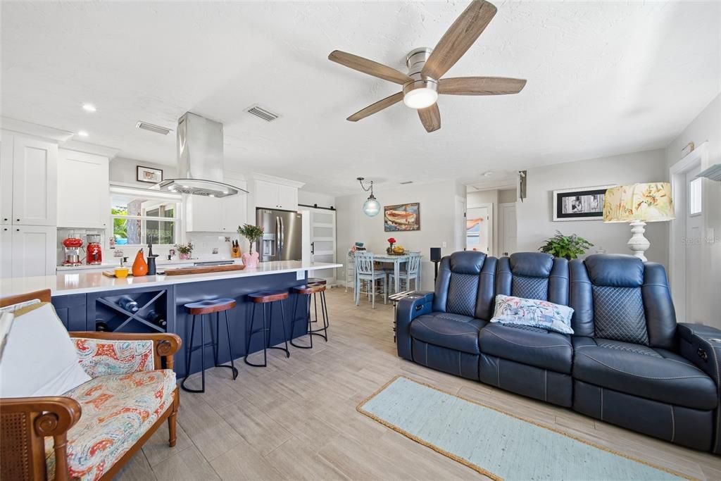 Active With Contract: $400,000 (3 beds, 1 baths, 1012 Square Feet)