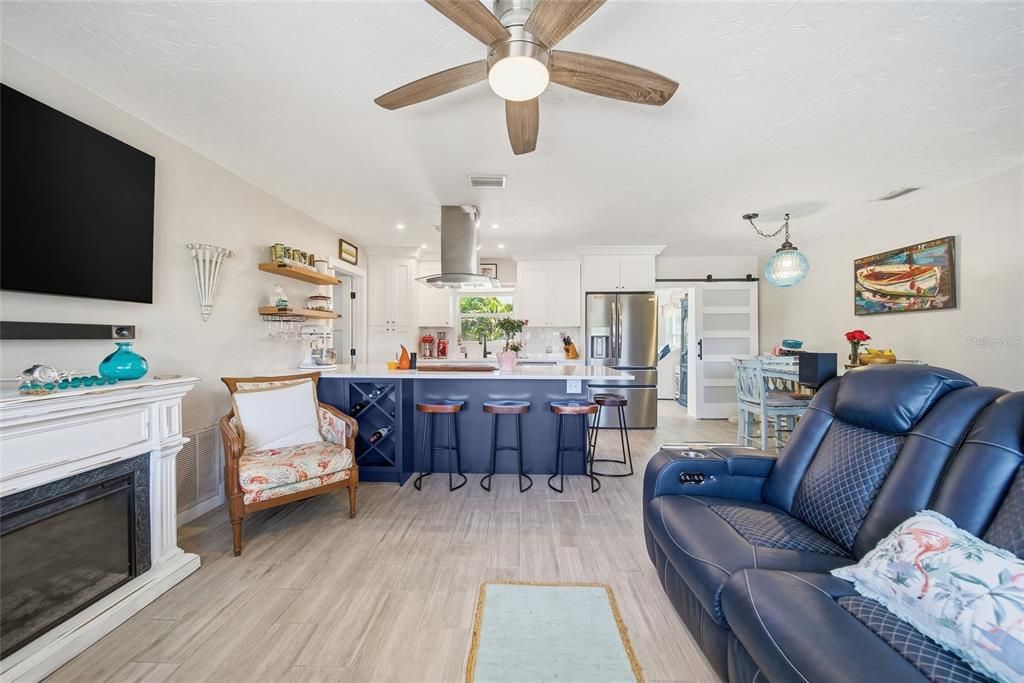 Active With Contract: $400,000 (3 beds, 1 baths, 1012 Square Feet)
