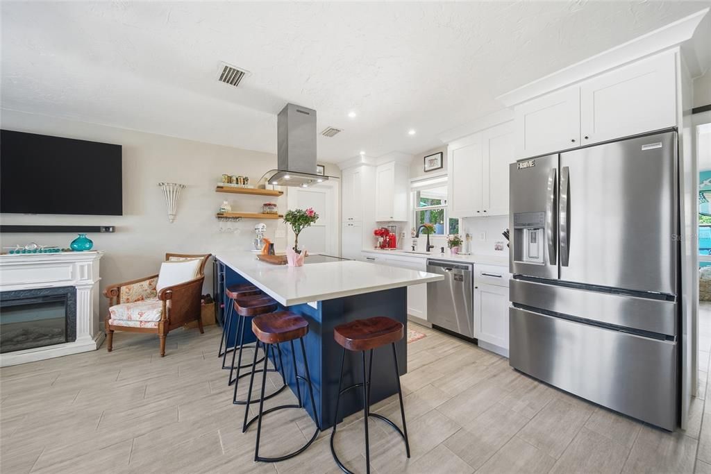 Active With Contract: $400,000 (3 beds, 1 baths, 1012 Square Feet)