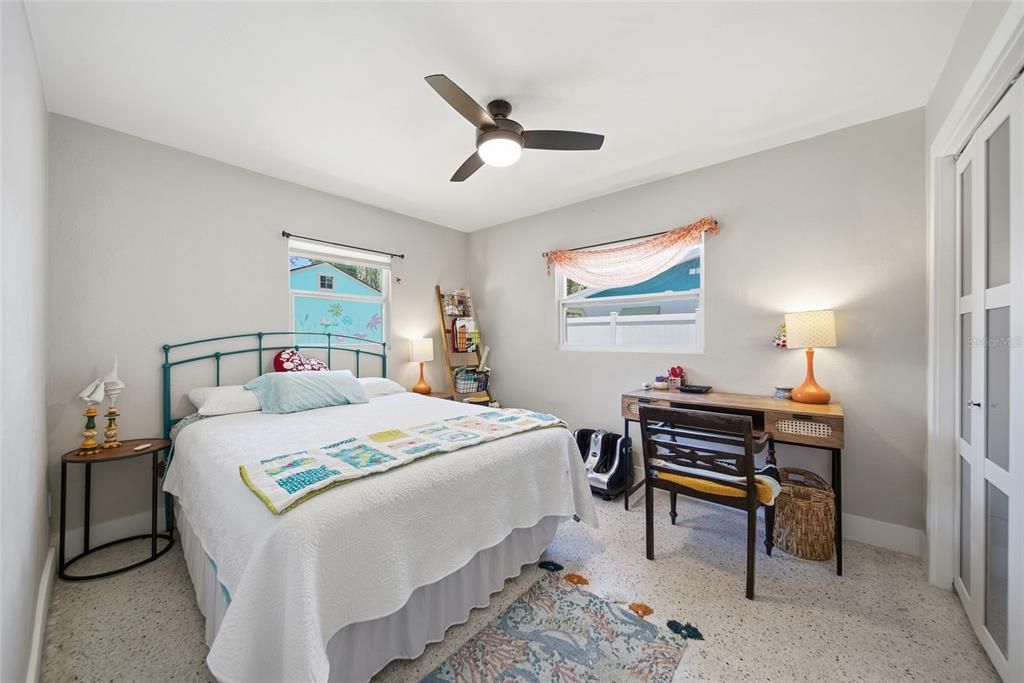 Active With Contract: $400,000 (3 beds, 1 baths, 1012 Square Feet)