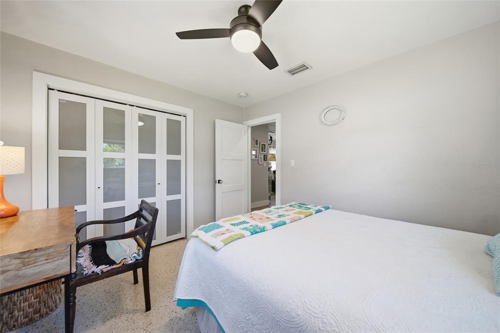 Active With Contract: $400,000 (3 beds, 1 baths, 1012 Square Feet)