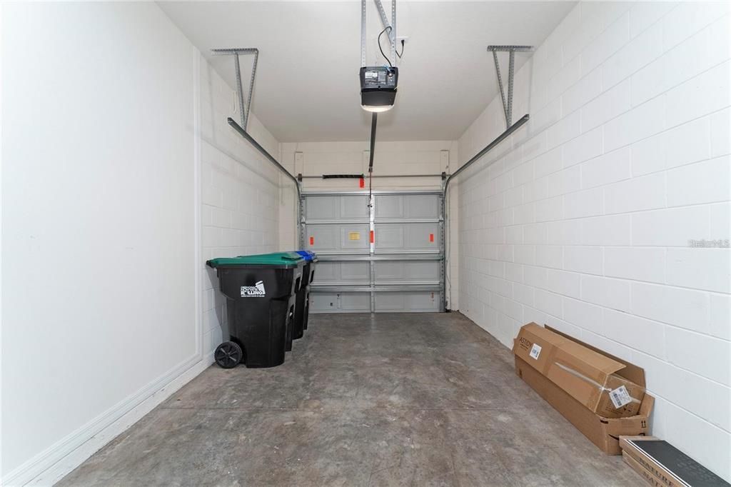 Activo con contrato: $2,700 (3 camas, 2 baños, 1359 Pies cuadrados)