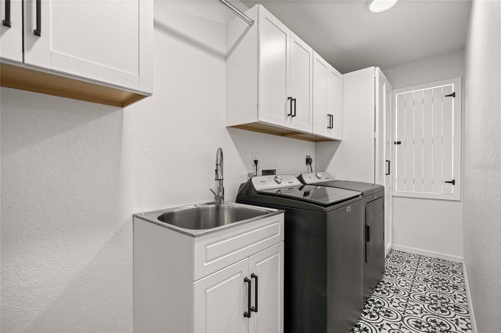 For Sale: $725,000 (4 beds, 2 baths, 2244 Square Feet)