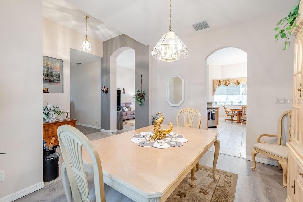 待售: $352,900 (3 贝兹, 2 浴室, 1893 平方英尺)