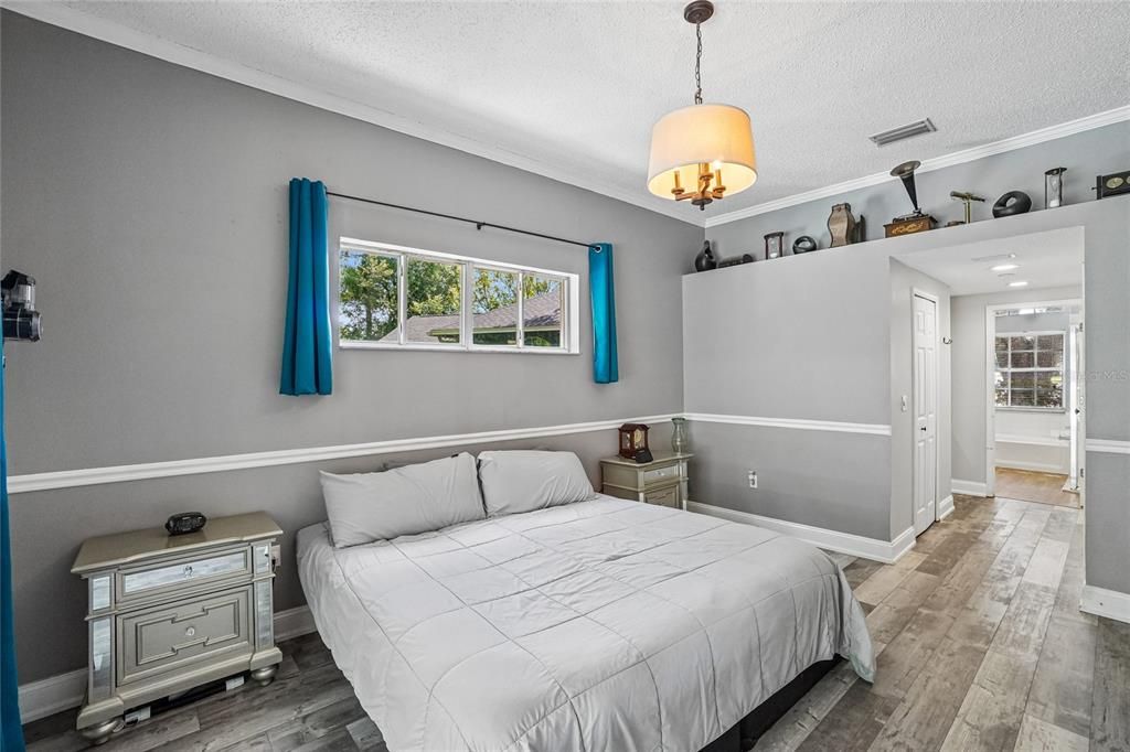 For Sale: $459,900 (3 beds, 2 baths, 1585 Square Feet)