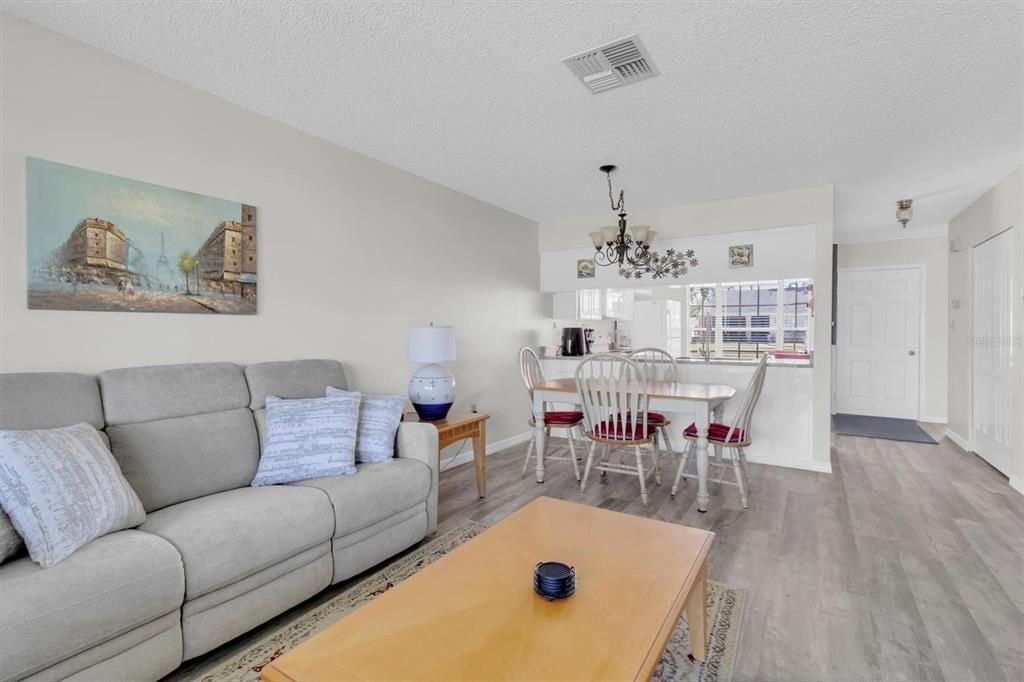 En Venta: $209,900 (2 camas, 2 baños, 962 Pies cuadrados)