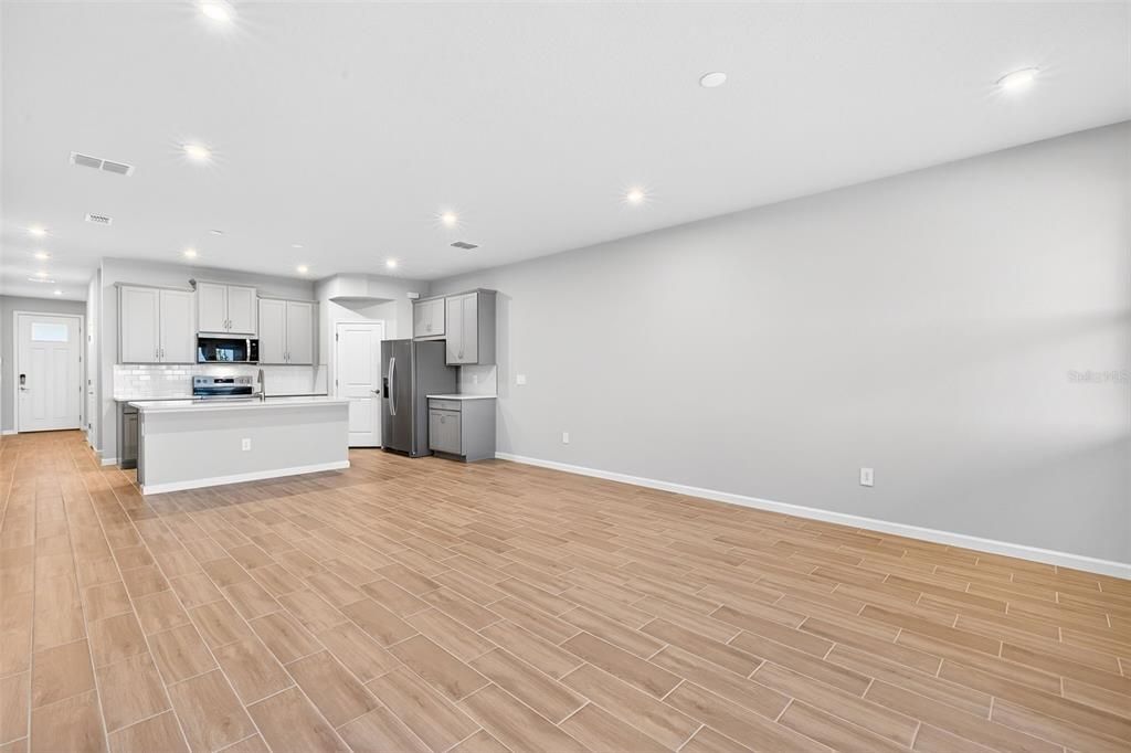 For Sale: $299,710 (3 beds, 2 baths, 1691 Square Feet)