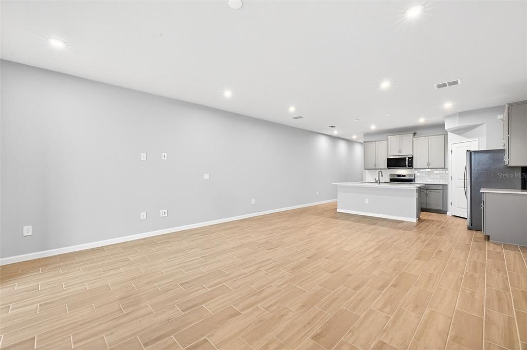 For Sale: $299,710 (3 beds, 2 baths, 1691 Square Feet)