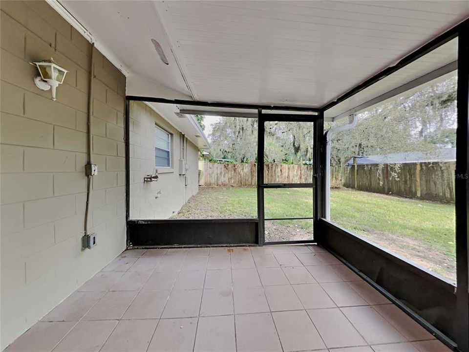 For Rent: $2,089 (3 beds, 2 baths, 1511 Square Feet)