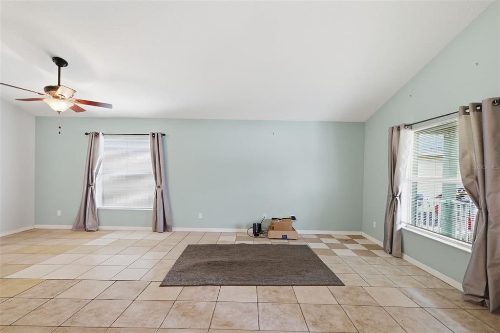 For Sale: $319,900 (3 beds, 2 baths, 1942 Square Feet)