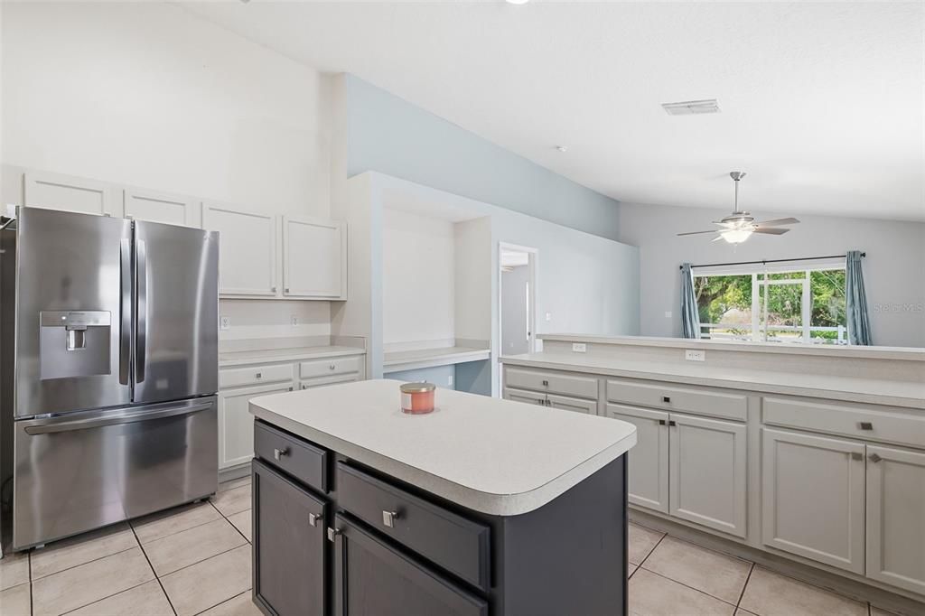 For Sale: $319,900 (3 beds, 2 baths, 1942 Square Feet)