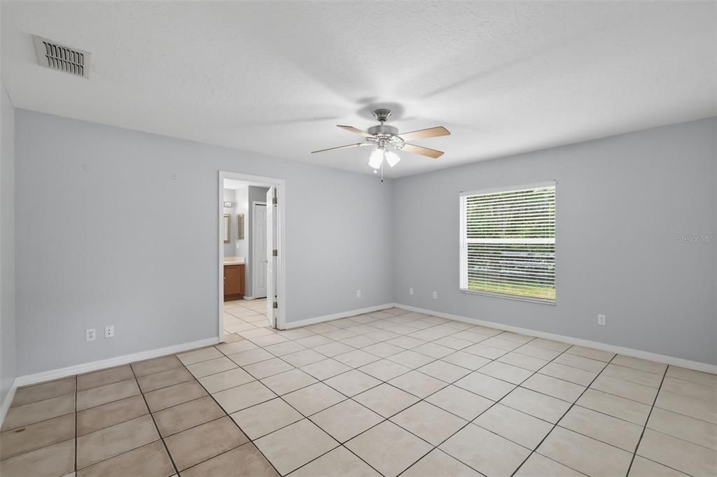 For Sale: $319,900 (3 beds, 2 baths, 1942 Square Feet)