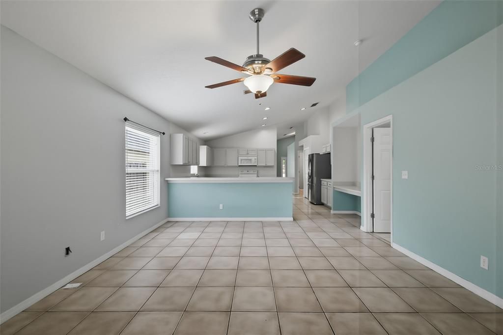 For Sale: $319,900 (3 beds, 2 baths, 1942 Square Feet)