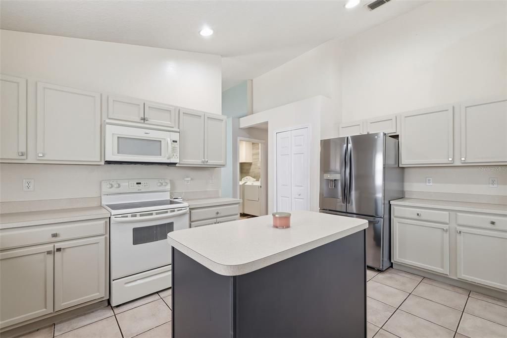 For Sale: $319,900 (3 beds, 2 baths, 1942 Square Feet)