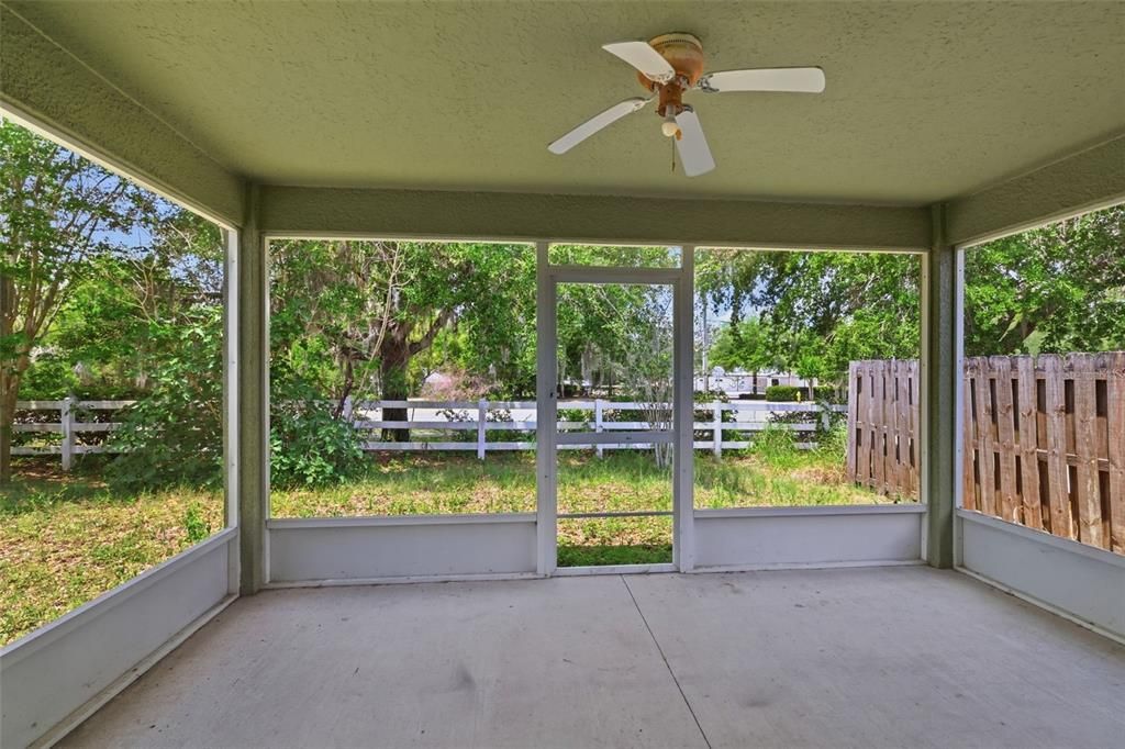 For Sale: $319,900 (3 beds, 2 baths, 1942 Square Feet)