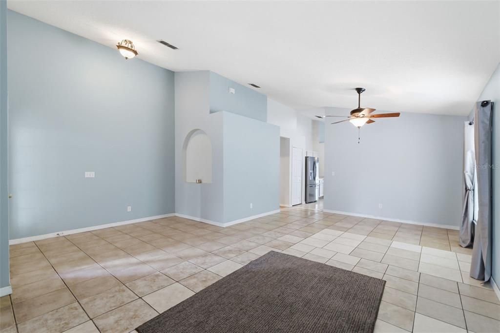 For Sale: $319,900 (3 beds, 2 baths, 1942 Square Feet)