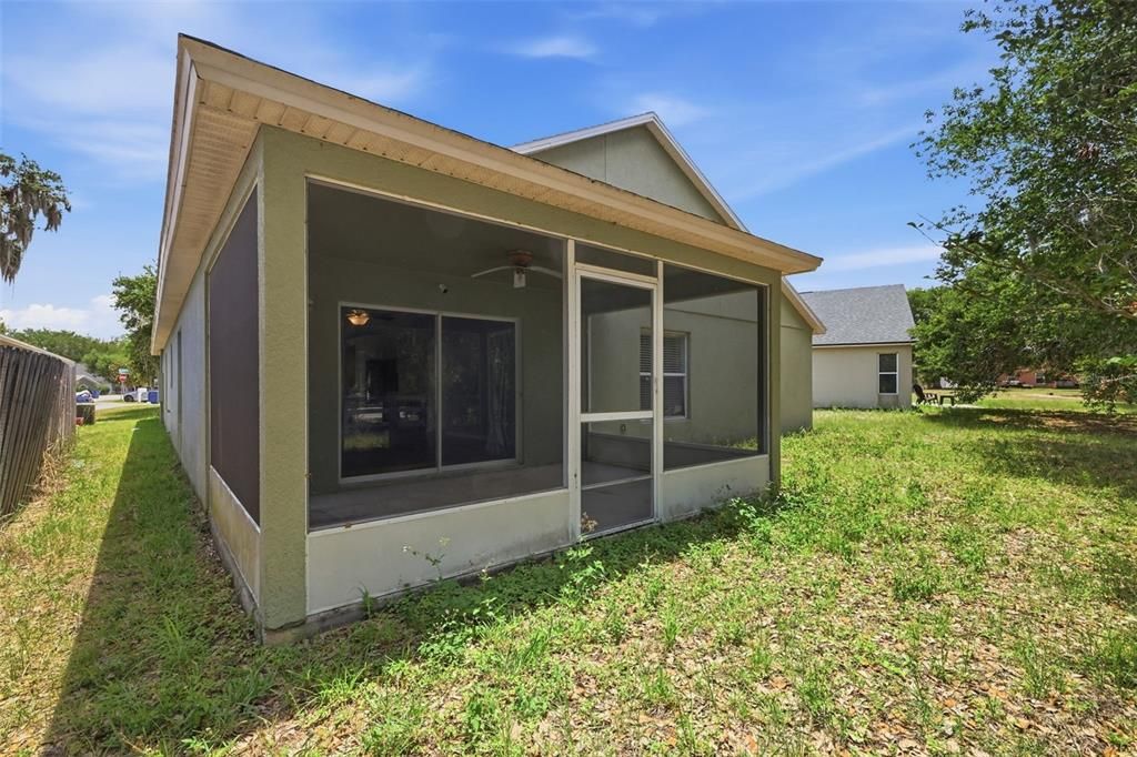 For Sale: $319,900 (3 beds, 2 baths, 1942 Square Feet)