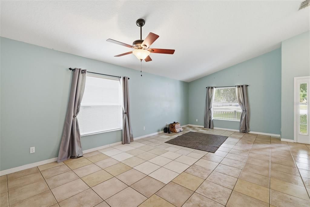 For Sale: $319,900 (3 beds, 2 baths, 1942 Square Feet)