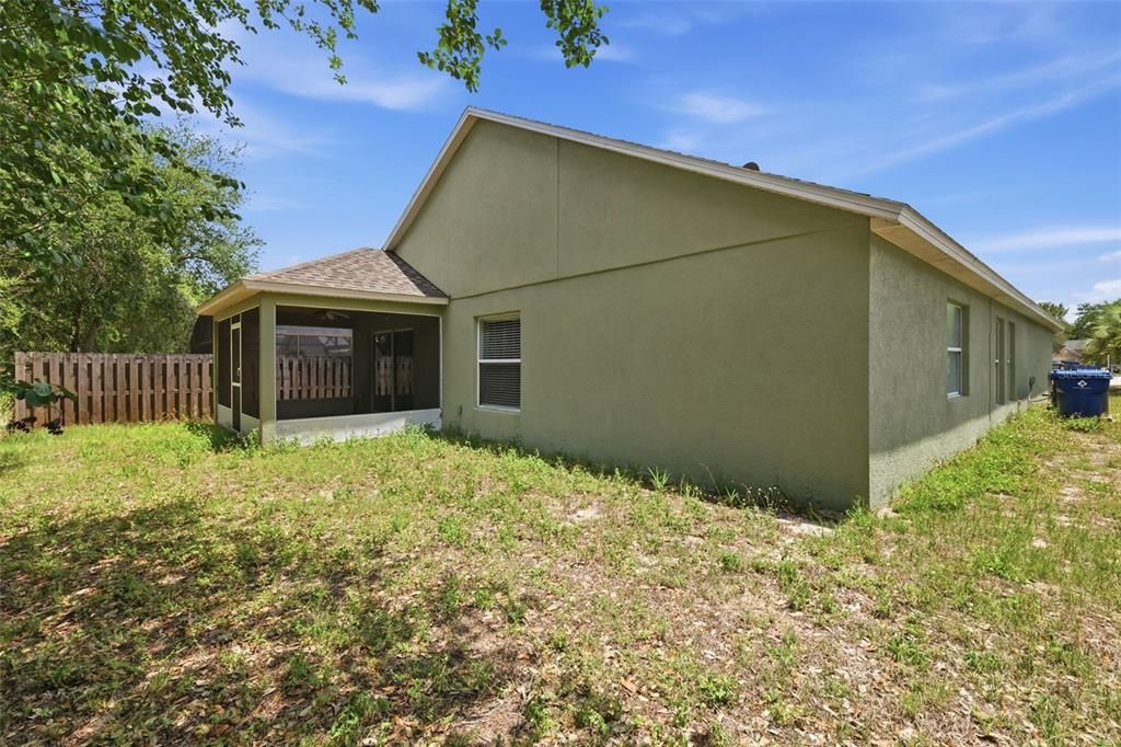 For Sale: $319,900 (3 beds, 2 baths, 1942 Square Feet)