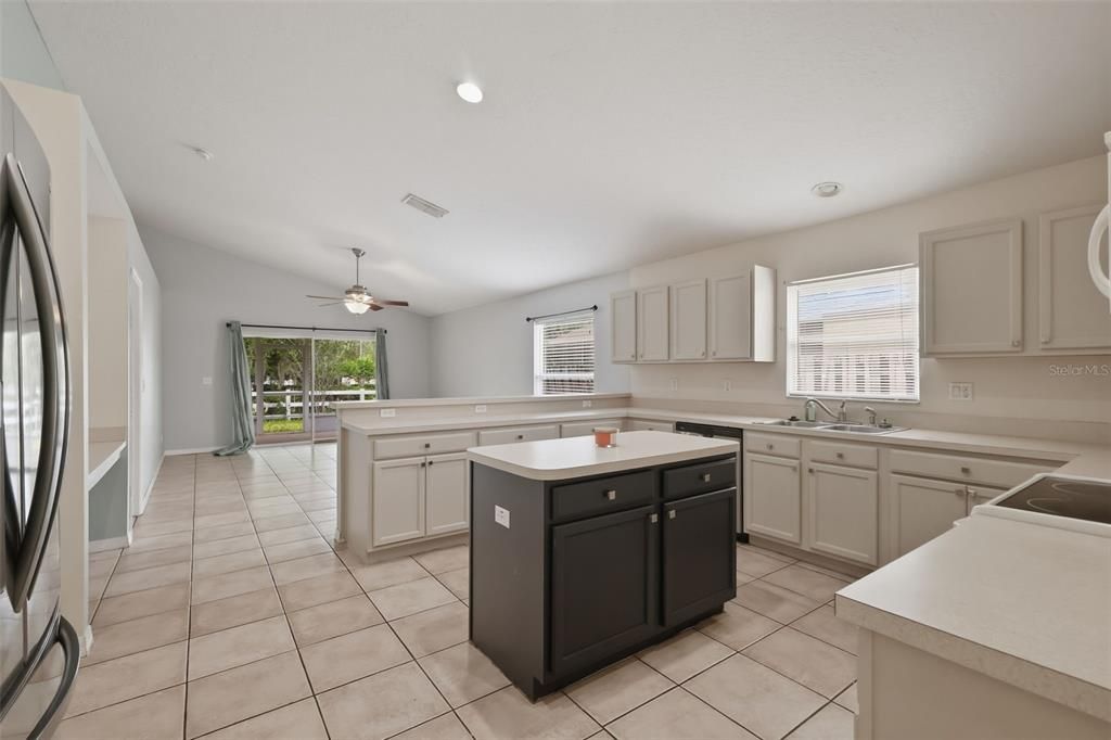 For Sale: $319,900 (3 beds, 2 baths, 1942 Square Feet)