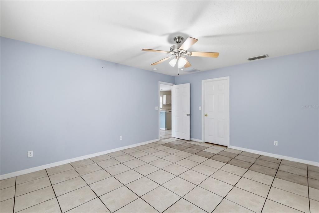 For Sale: $319,900 (3 beds, 2 baths, 1942 Square Feet)